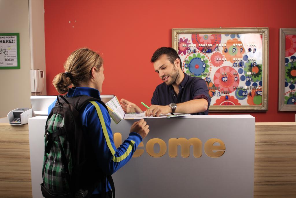Brussels Hello Hostel Koekelberg Екстер'єр фото